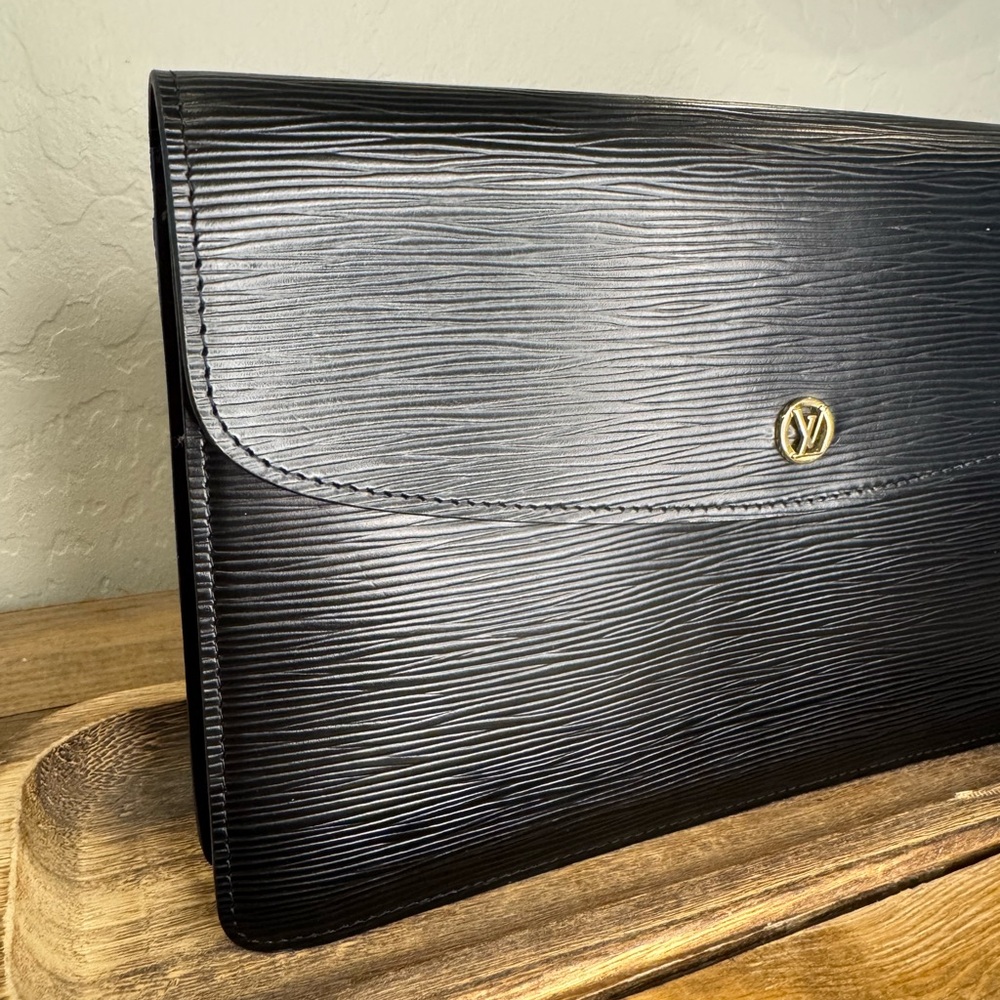 EUC Louis vuitton black leather clutch - Picture 2 of 11